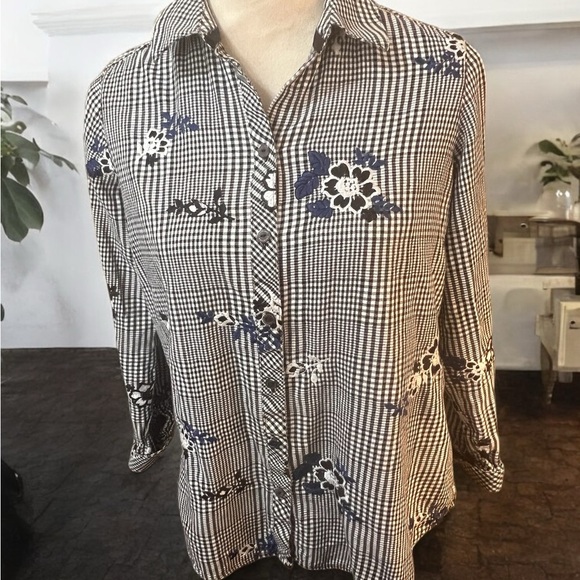Foxcroft Black and White Embroidered Flower Print Blouse - Picture 1 of 5